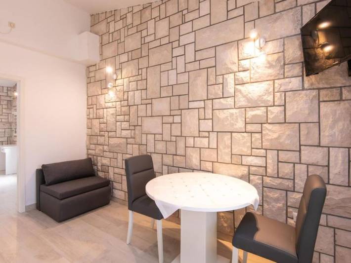 Ferienhaus für 2 Personen, mit Terrasse und Garten sowie Pool