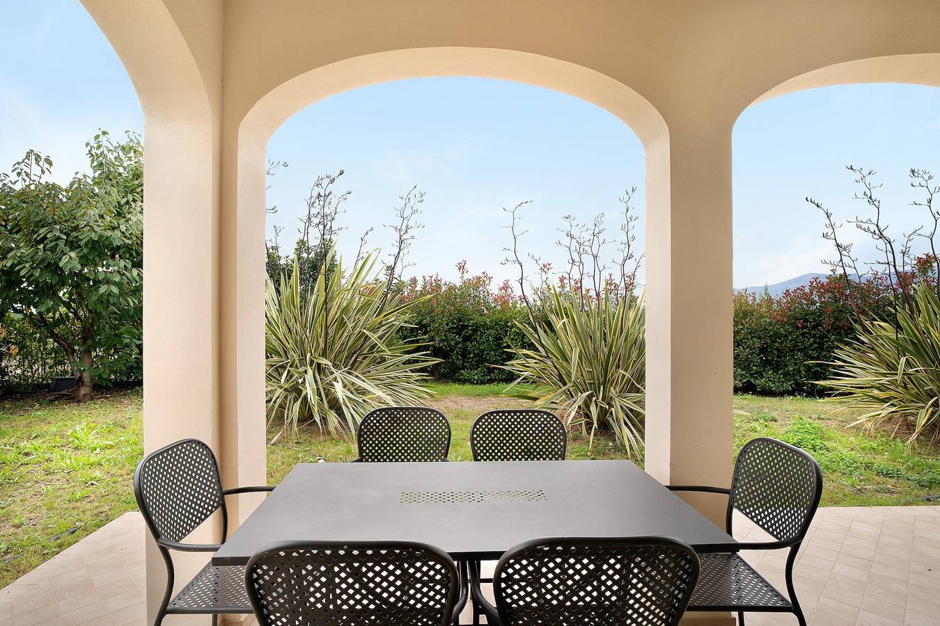 Entire apartment, Apartment 'Vallebona' with Private Terrace and Wi-Fi in Vallebona, Riviera di Ponente