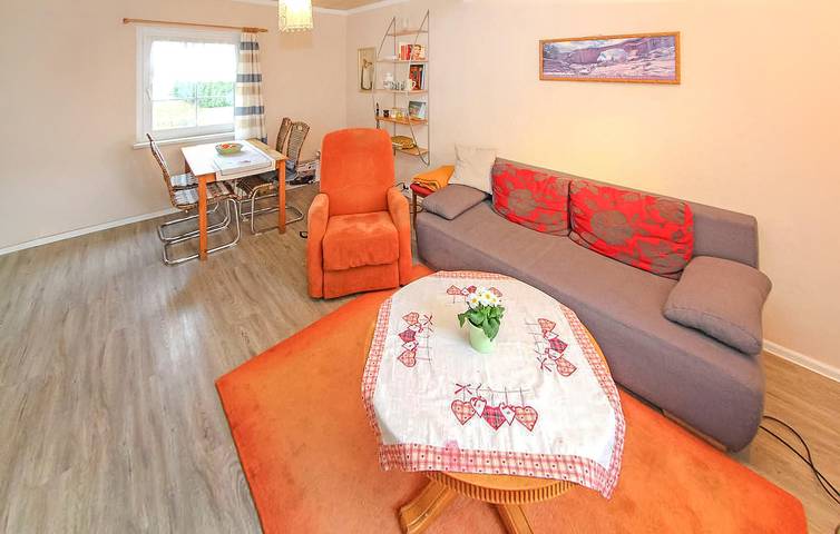 Ganze Ferienwohnung, Gemütliches Apartment 1,5 km vom Strand entfernt mit Parkplatz und Küche in Mühl Rosin, Mecklenburgische Seenplatte