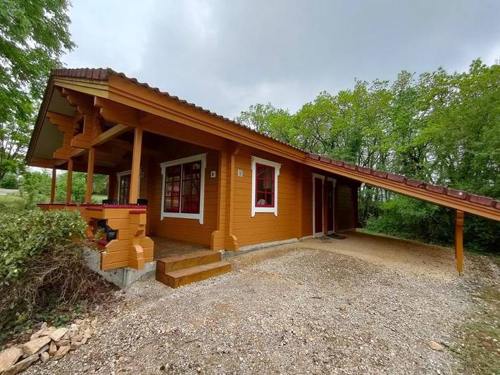 Gîte pour 6 personnes, avec terrasse ainsi que jardin et piscine à Mauroux - 2