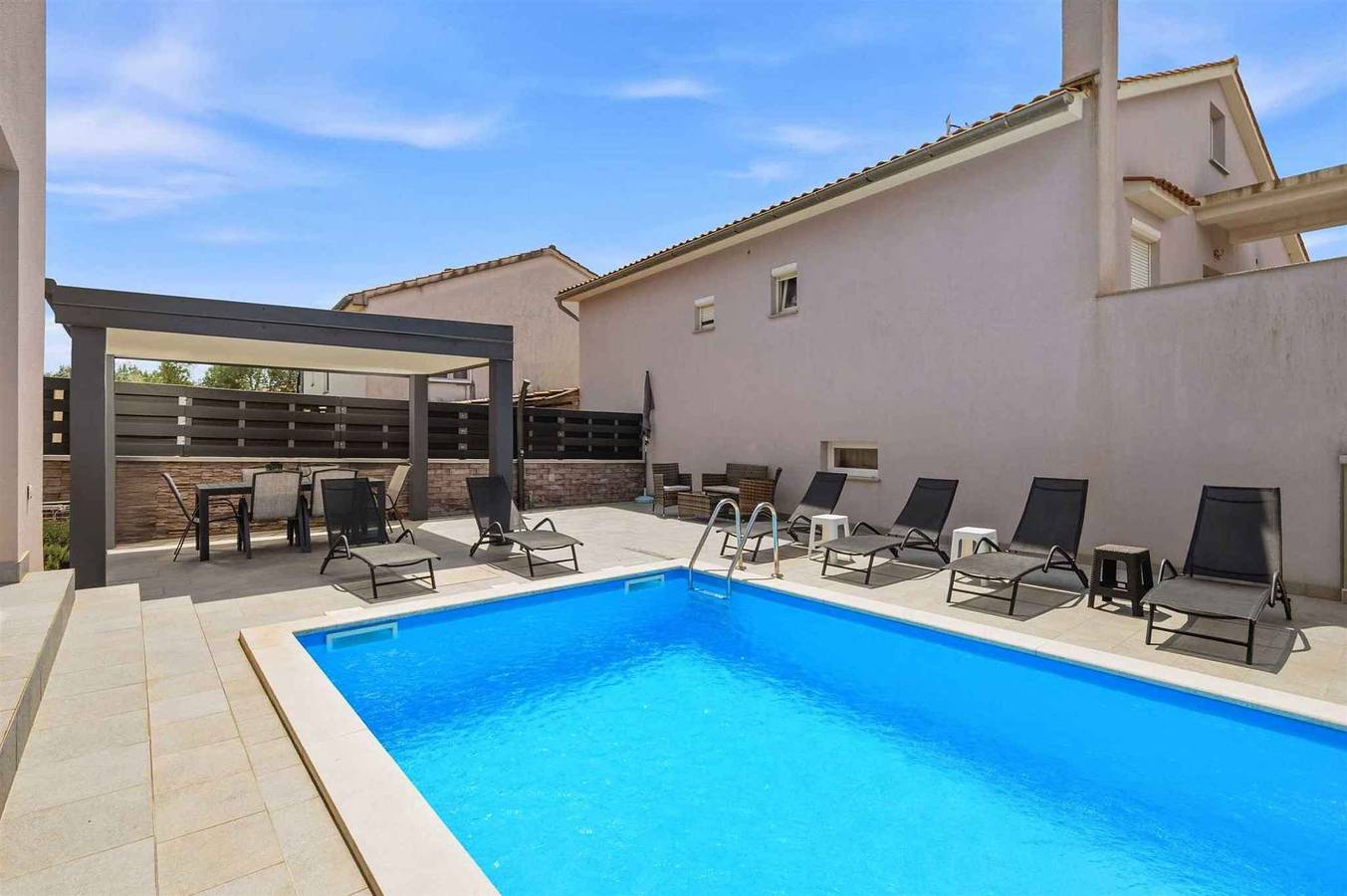 Ferienhaus mit Pool und Kilmaanlage in Pinezici, Krk