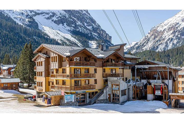 Gîte pour 9 personnes, avec terrasse, adapté aux familles dans Office De Tourisme De Pralognan