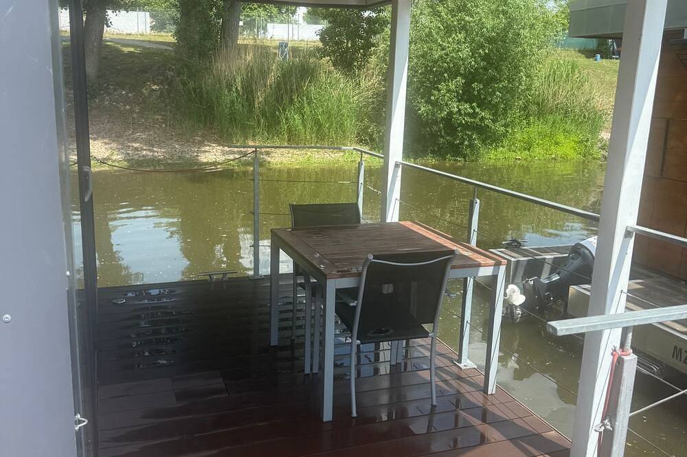 Houseboat villa.nautica in Wiesbaden, Rheingau