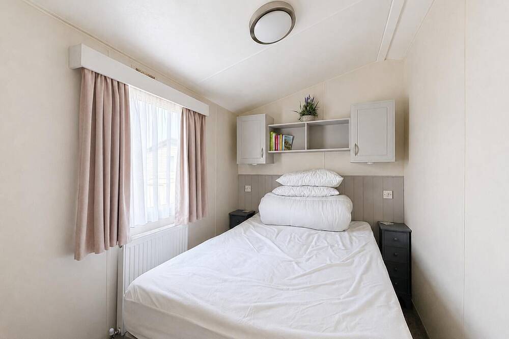 Beautiful caravan at Manor Park Holiday Park in Hunstanton in Hunstanton, Norfolk Coast