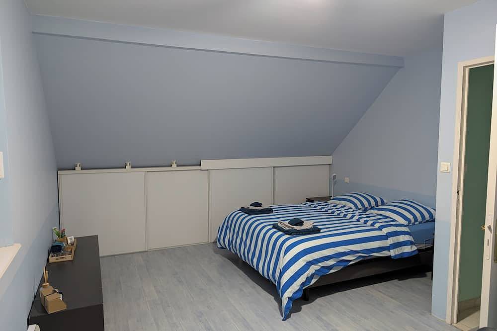 Appartamento intero, Swimming pool, jacuzzi, terrace and games for young and old, 5km from Switzerland! in Hérimoncourt, Doubs