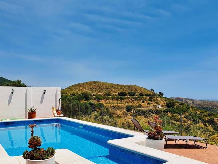 Ferienwohnung für 2 Personen, mit Terrasse und Garten sowie Pool und Ausblick