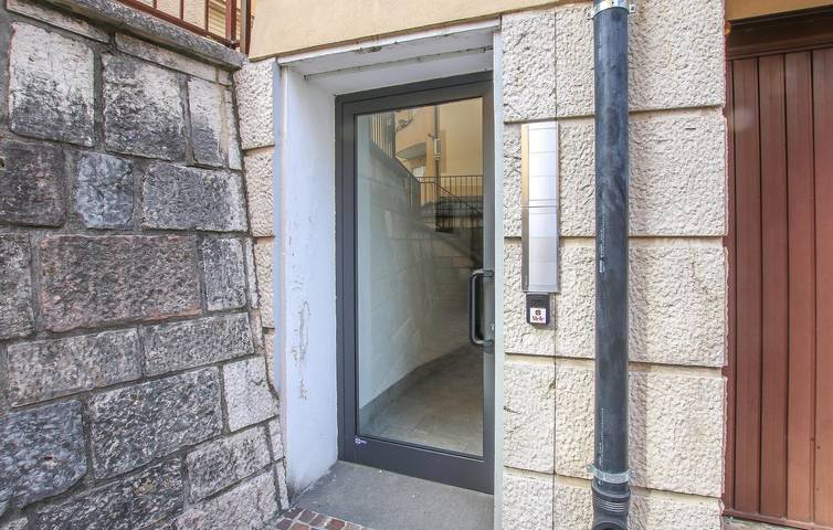 Ganze Ferienwohnung, Gemütliche Wohnung bei Rovereto mit Terrasse & WiFi in Rovereto, Trentino