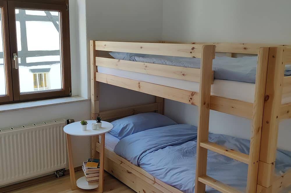 Ganze Wohnung, Kinderfreundlich eingerichtet/3Kinder+3Erw+Babybett, Familienurlaub auf dem Land in Niederau (Sachsen), Meißen Region
