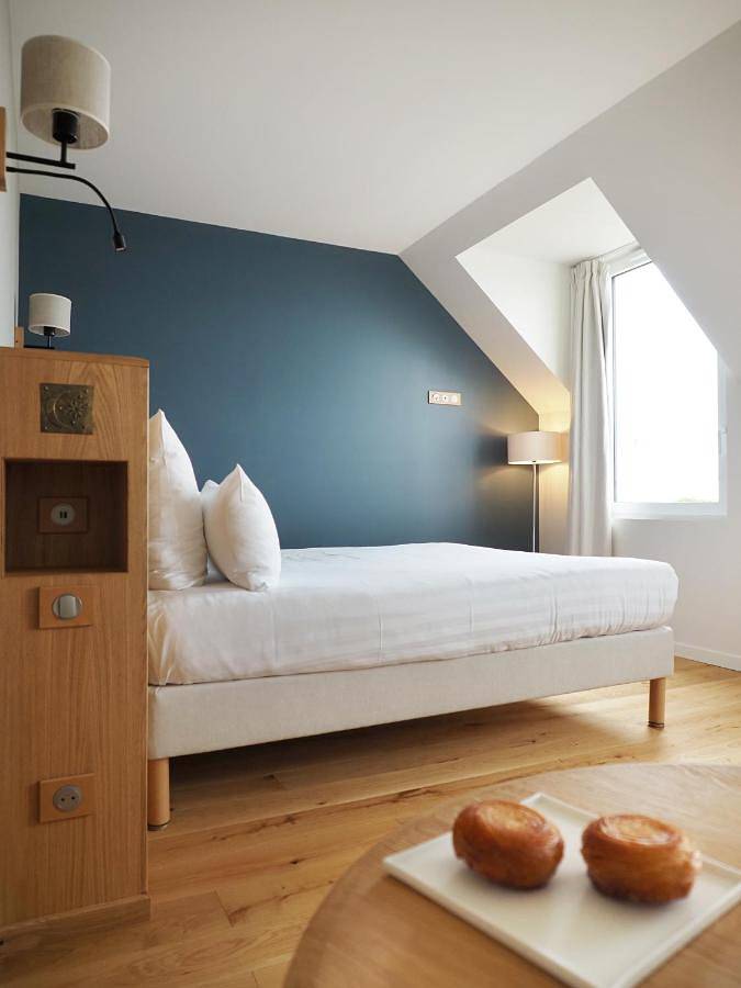Hôtel pour 3 personnes, avec Terrasse ainsi que Jardin et Vue à Carantec