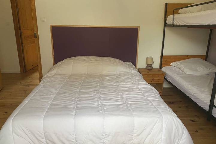 Gîte pour 12 personnes, avec Jardin à Espinchal - 4