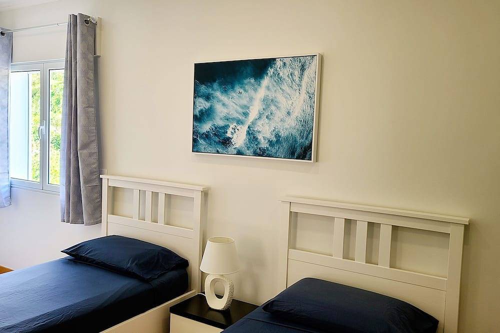 Upscale Villa with 5 bedrooms and 4 bathrooms.\n\n in São Miguel Island, Ginetes