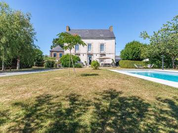 Gîte pour 12 personnes, avec terrasse et jardin à Caden