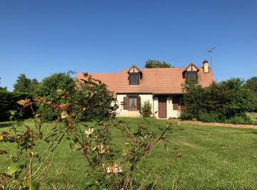 Gîte pour 6 personnes, avec terrasse et jardin dans le Cher