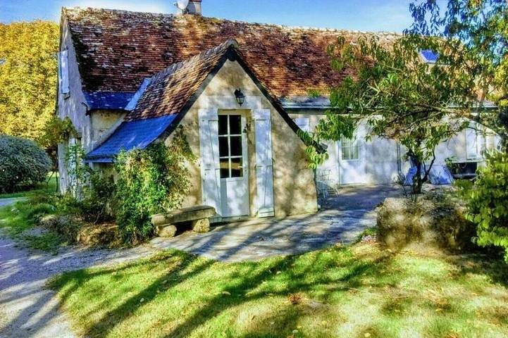 Gîte pour 5 personnes, avec piscine ainsi que terrasse et jardin