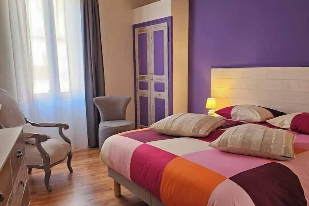 Ganze Wohnung, Les Cols du Ventoux - \"Col de la Madeleine\" apartment in the heart of the village of Bédoin. in Bédoin, Parc naturel régional du Mont-Ventoux