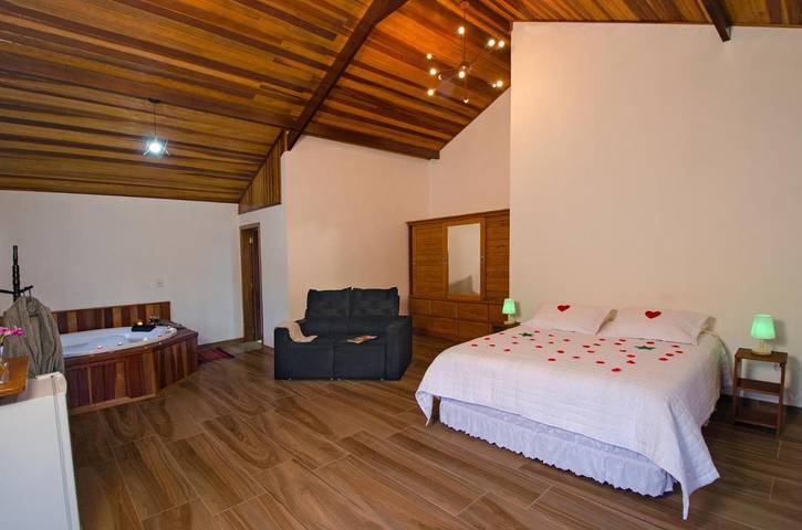 Location de vacances pour 3 personnes, avec jacuzzi et jardin ainsi que balcon et piscine à Resende (Brasil) - 2