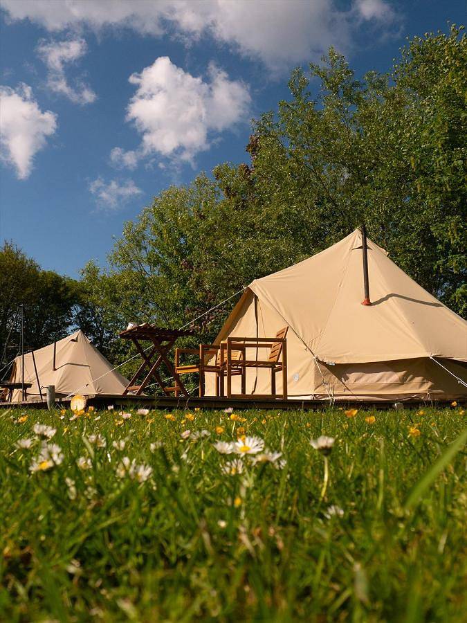Zelt für 2 Personen, mit Whirlpool und Terrasse sowie Garten und Ausblick
