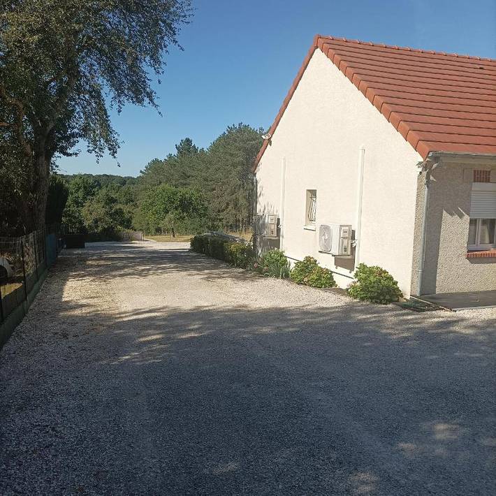 Gîte pour 2 personnes, avec Terrasse ainsi que Jardin et Vue à Saint-Maurice-sur-Aveyron