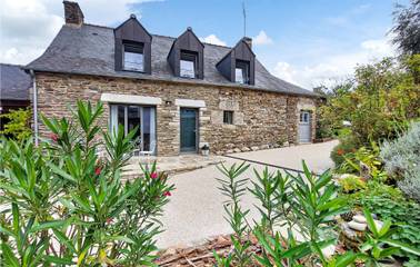 Gîte pour 7 personnes, avec jardin et terrasse à Lanouée
