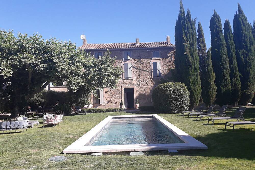 Ideal for Avignon festival Magnificent Mas with swimming pool and jacuzzi in Althen-des-Paluds, Vaucluse