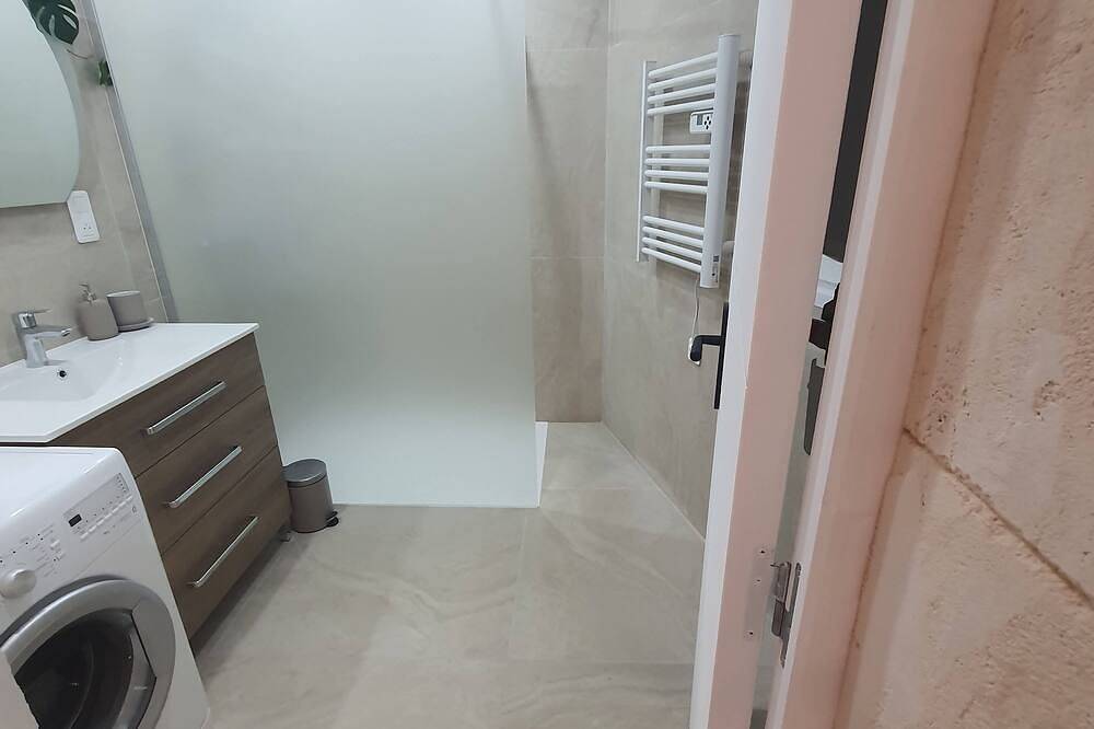 Newly renovated, one-bedroom 35m² studio ideally located. in Saint-Vallier (Saône-et-Loire), Region Chalon-sur-Saône