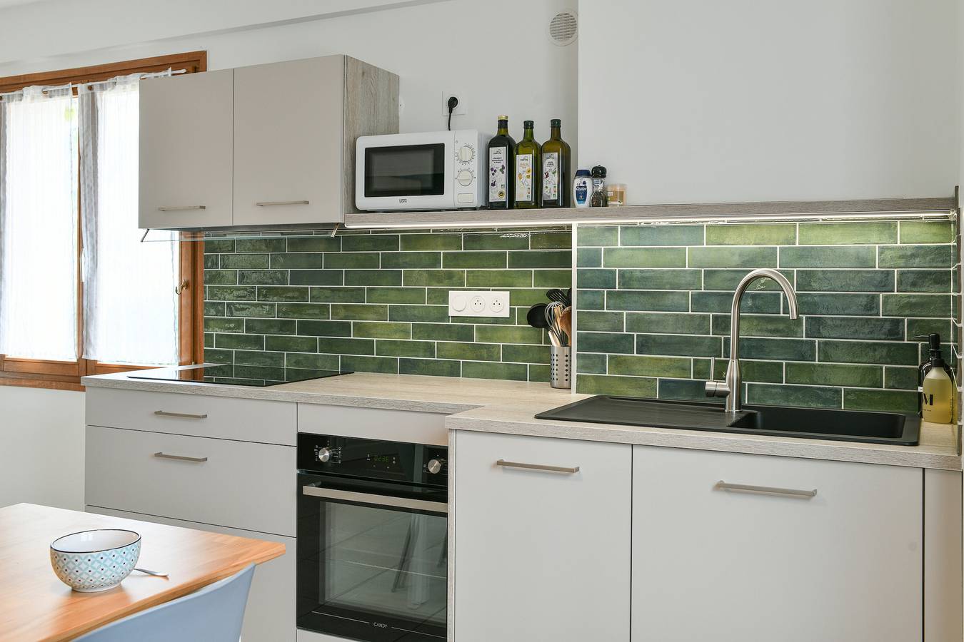 Entire apartment, Apartment 'Le Relai Des Gayots' with Mountain View, Terrace and Wi-Fi in Châteauneuf (Savoie), Chambéry region