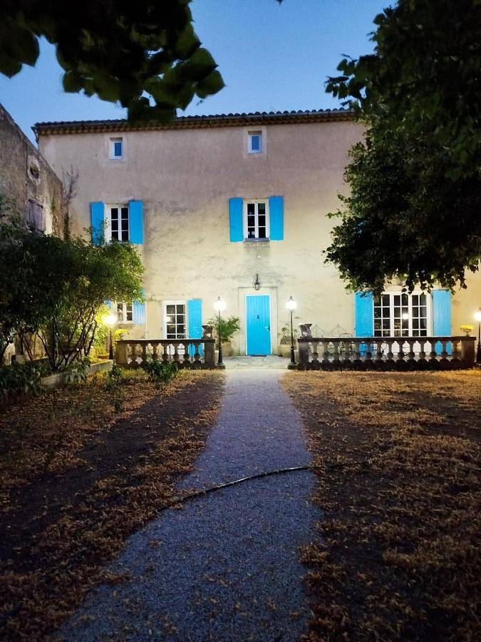 Location de vacances pour 10 personnes, avec Terrasse ainsi que Jardin et Vue à Brouzet-lès-Alès