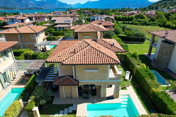 Villa per 7 persone, con balcone e giardino a Manerba del Garda