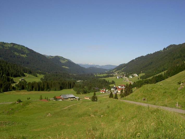 Gîte pour 4 personnes, avec jardin et balcon, adapté aux familles à Balderschwang - 3