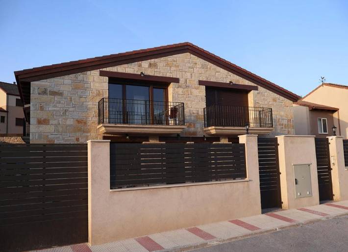 Chalet para 12 personas, con vistas y jardín en Señorío de Molina