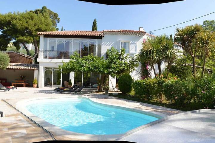 Villa pour 12 personnes, avec jardin et balcon, animaux acceptés à Cassis