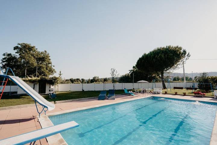 Casa rural para 12 personas, con vistas además de jardín y piscina en Noguera - 4