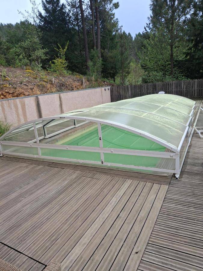Chambre d’hôte pour 4 personnes, avec vue et terrasse ainsi que piscine et jardin, animaux acceptés