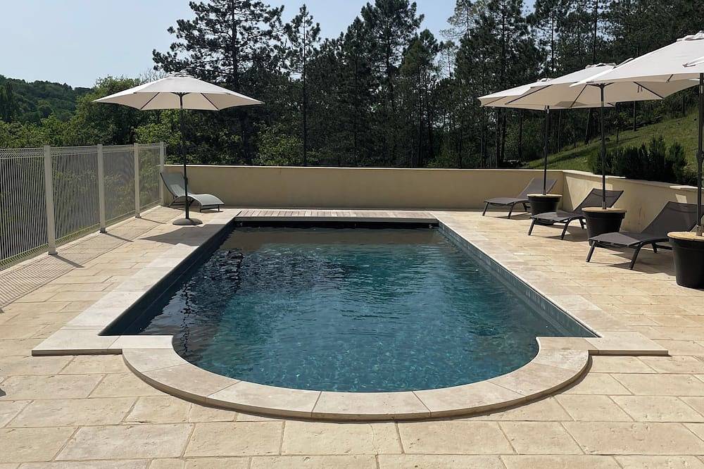 Le Pigeonnier, private heated swimming pool, green setting, fiberglassed accommodation in Saint-Germain-de-Belvès, Périgord Noir