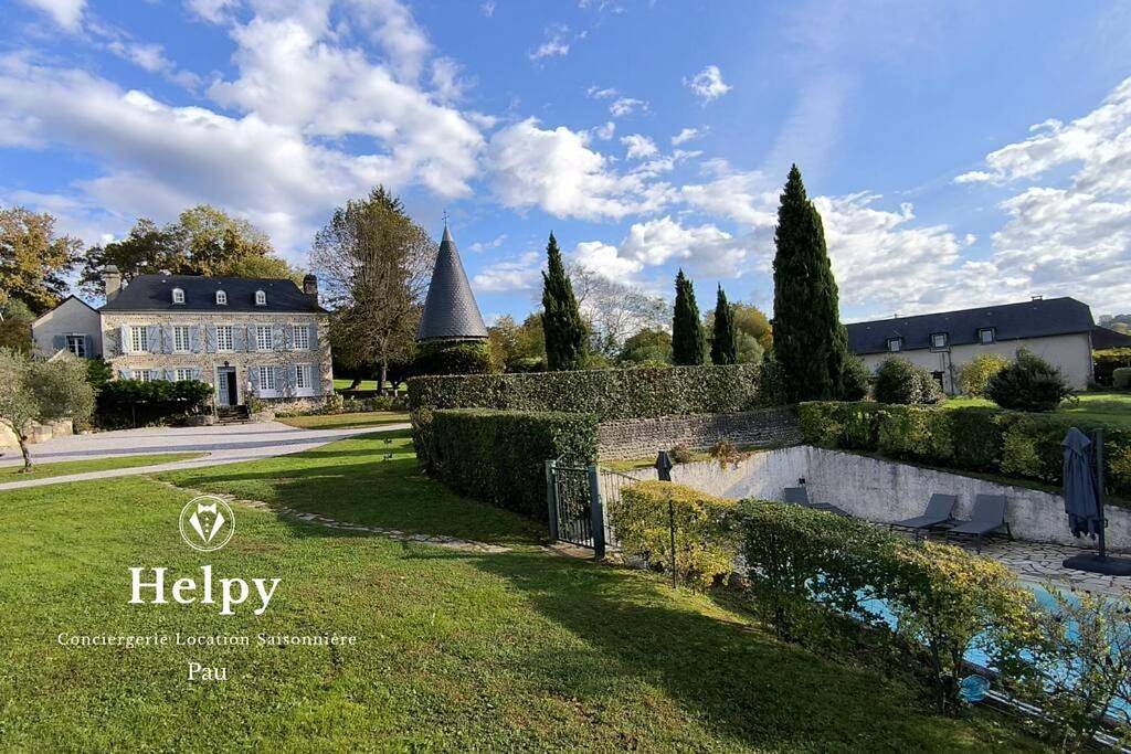Maison exceptionnelle le Peyret -Vue Pyrenées-Jardin-Piscine in Serres-Castet, Béarn