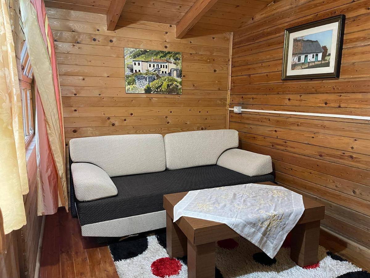 Family Room with Bathroom in Orikum, Vlorë
