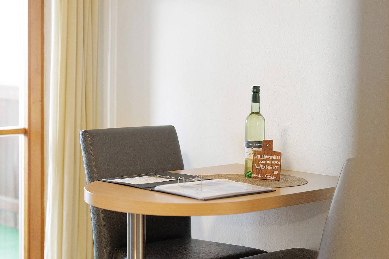 Ganze Wohnung, Apartment 'Haus 3 2-Zimmer' mit Seeblick, gemeinsamer Terrasse und Wlan in Meersburg, Region Bodensee-Oberschwaben