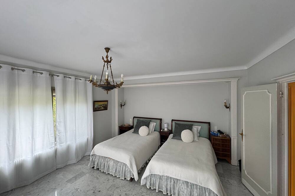 Provençal villa  Large Beautiful Pool in Villeneuve-Loubet Plage, Villeneuve-Loubet