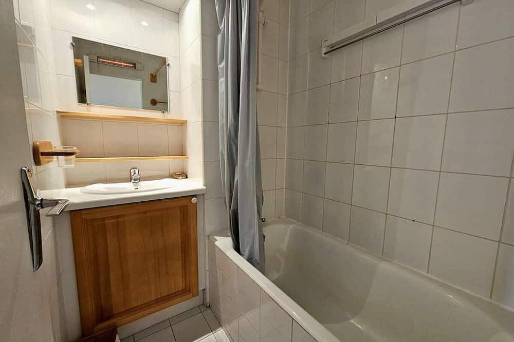 Ganze Wohnung, 130m bis zum stadtzentrum, 3te Etage, balkon, fernseher, schließfach für die skier, 30m² in Vanoise-Massiv