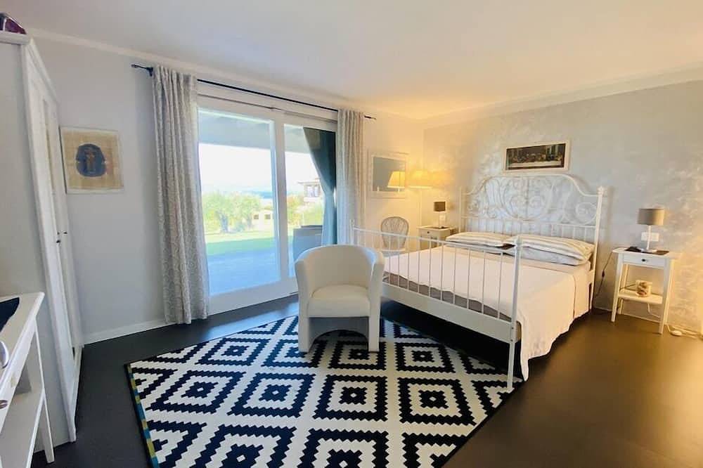Lhv Garda Lake - private pool and Spa in Bardolino, Montagnes autour du lac de Garde