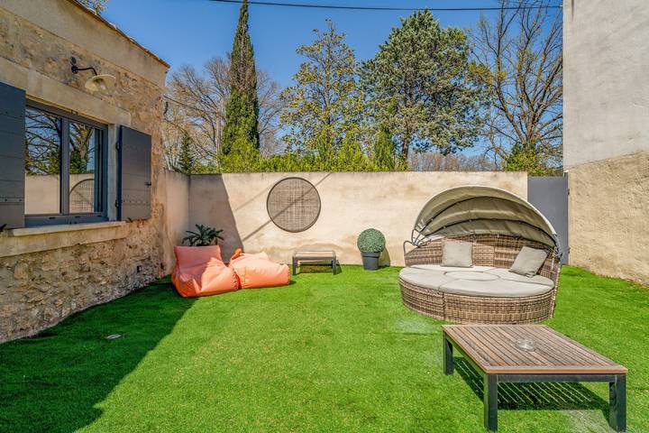 Vakantiehuis 'Mini Loft' met gedeeld zwembad, wifi en airconditioning in Saint-Rémy-de-Provence, Arles en omgeving