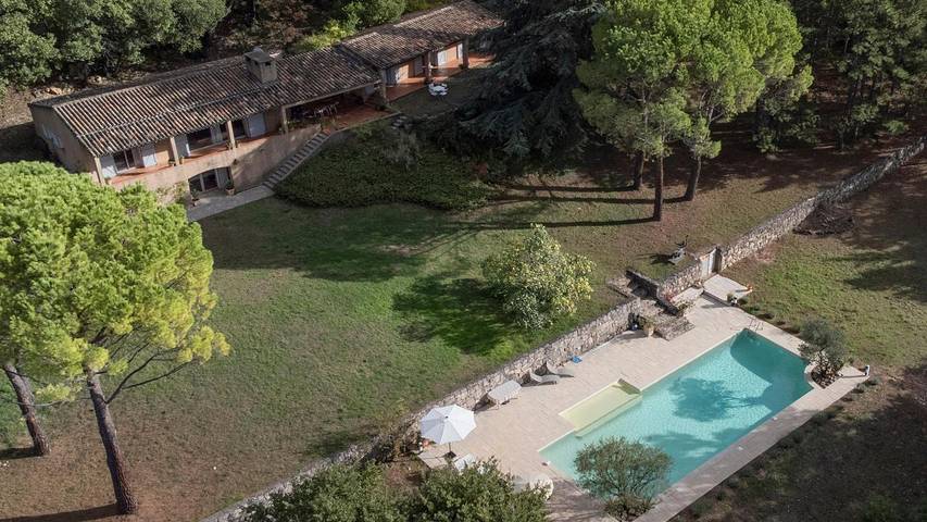 Location de vacances pour 9 personnes, avec jardin et piscine, animaux acceptés à Aiguines - 3