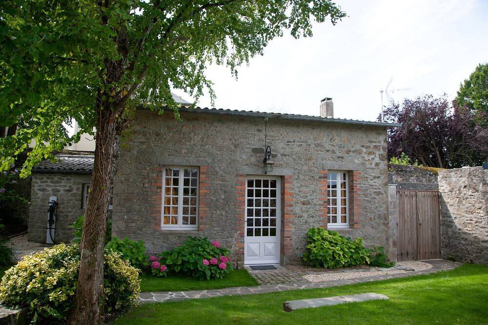 Petite maison en centre ville avec piscine in Coutances, Région de Coutances