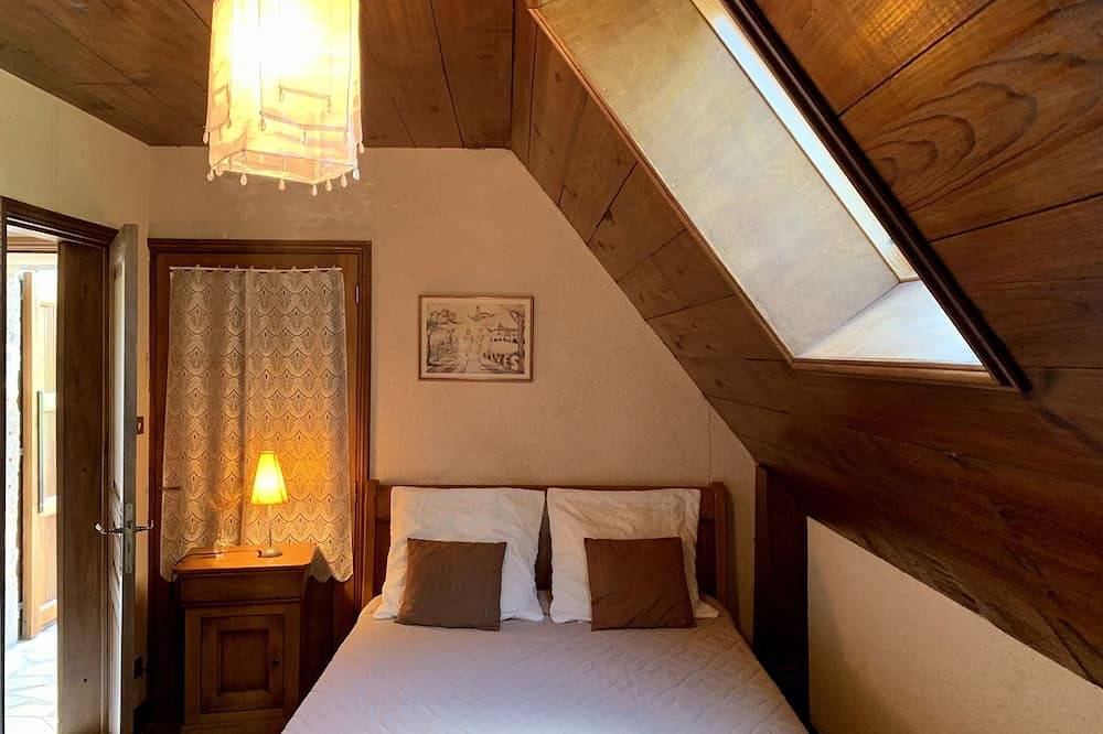 Casa rural de 60 m2 restaurada con mucho carácter y con una terraza muy agradable. in Saint-Alyre-ès-Montagne, Parque Natural Regional Volcans d'Auvergne