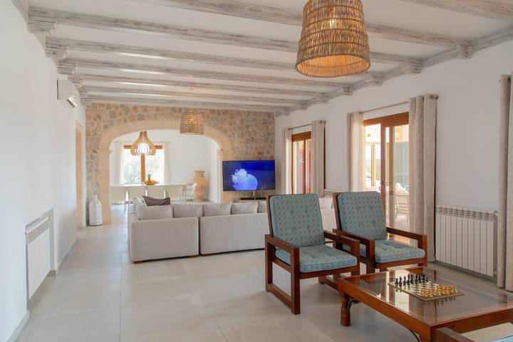 Villa 'Turquesa' with Partial Bay Views, Wi-Fi and Air Conditioning in Santa Margalida, North Majorca