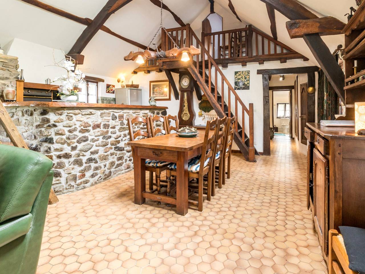 Charming Cottage with Heated Pool, Garden & Countryside Views in Teillé, Loire Valley