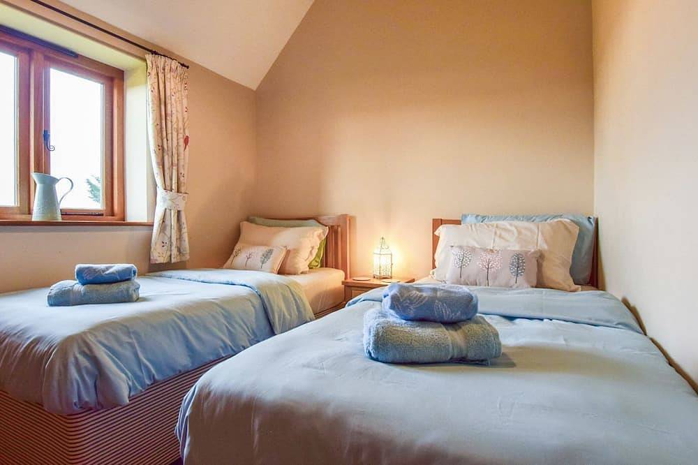 Inglenook Barns -  two pet-friendly barn conversions with hot tubs in Bidford on Avon, Warwickshire