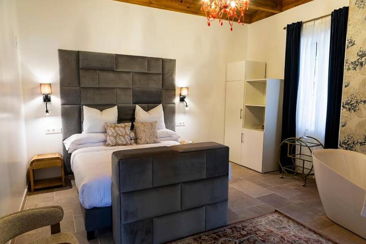Casa rural para 2 personas, con Terraza y Jacuzzi además de Jardín y Piscina en El Espinar - 4
