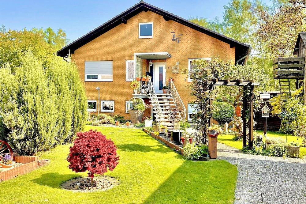 Entire apartment, Kassel basement near the city with Ev charging station in Niestetal, Hessisches Bergland