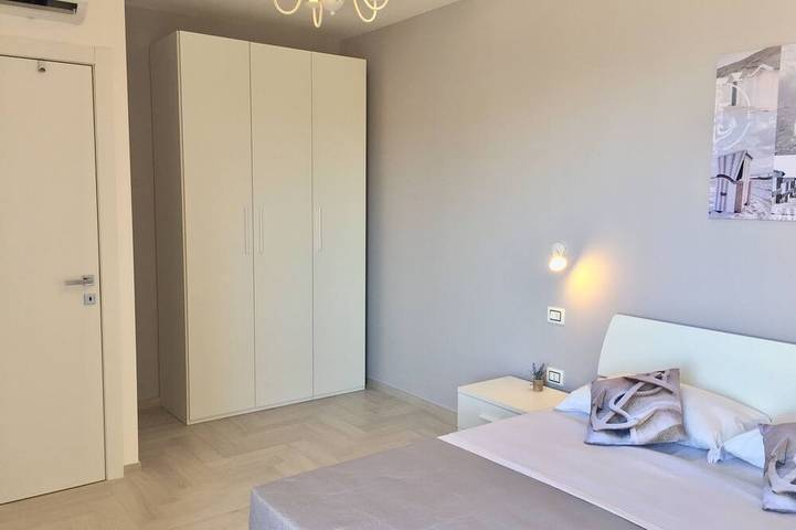 Modern und hell, nur einen Steinwurf vom Meer entfernt in Quartu Sant'Elena, Campidano